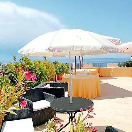 Paradiso & Banqueting Hotel