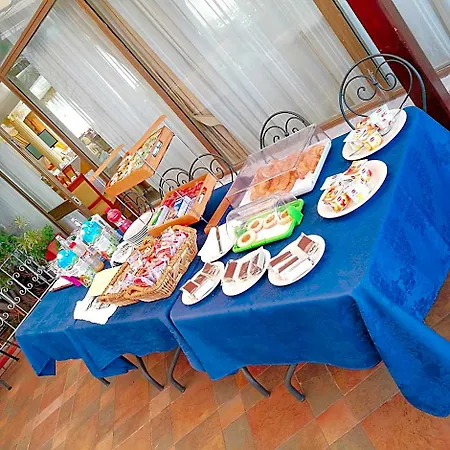 Paradiso & Banqueting Hotel